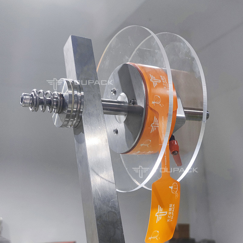 Semi-Auto Banana Carrot Packing Machine For Mesh Net Bag Weighing Counting Netting Clipping