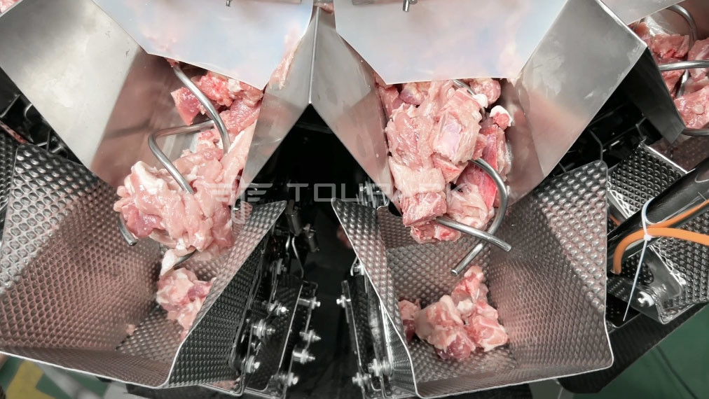 Mrożone mięso Świeże surowe wieprzowinie kawałki żebra wielokrętowa wagarka maszyna do pakowania z śrubą
