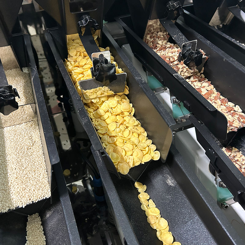 Maszyna do pakowania karmy dla zwierząt 2,5 kg z wielu materiałów z wagą wielogłowicową i wagą liniową do pakowania w torebki typu Ziplock Doypack