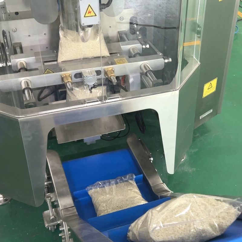 Automatyczna maszyna do pakowania w torebki typu poduszka z tworzywa sztucznego do suszonego durianu, suszonych bananów, plasterków jabłek, do mrożonych owoców, waga