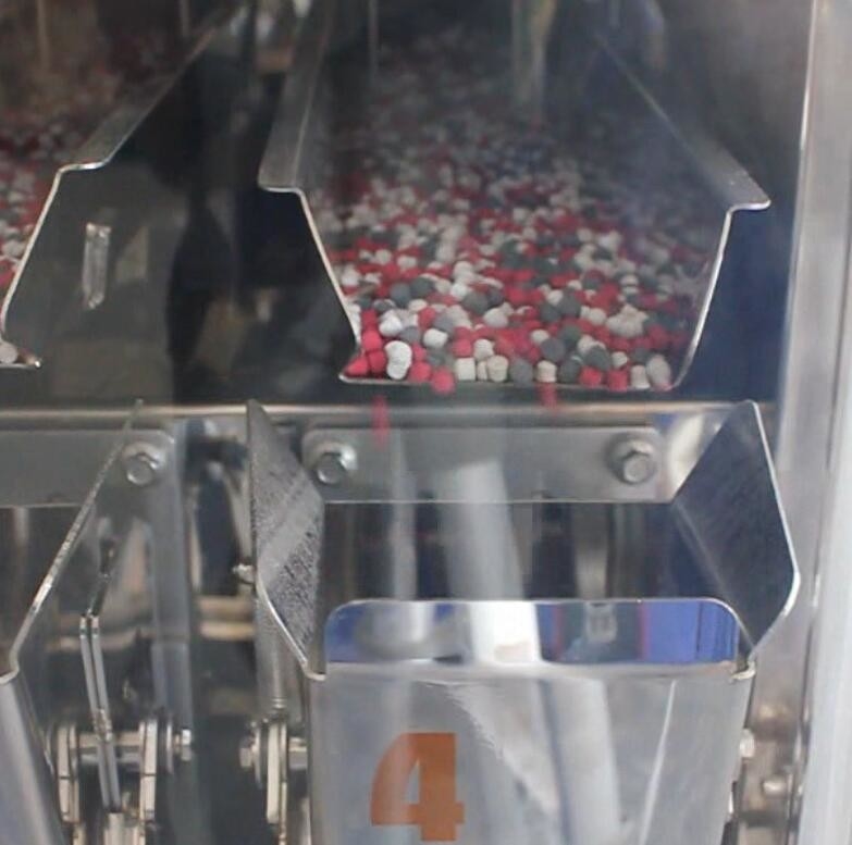 0,8KW 200g 4-głowicowa liniowa maszyna pakująca 0,5L 80 P / M