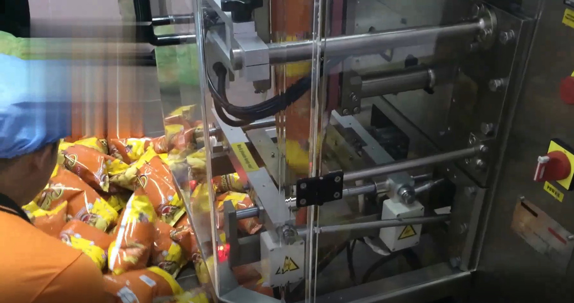 VFFS Automatyczna maszyna do napełniania i zamykania wag o mocy 2,2 kW do pakowania poduszek z przekąskami