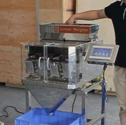 0,8KW 200g 4-głowicowa liniowa maszyna pakująca 0,5L 80 P / M